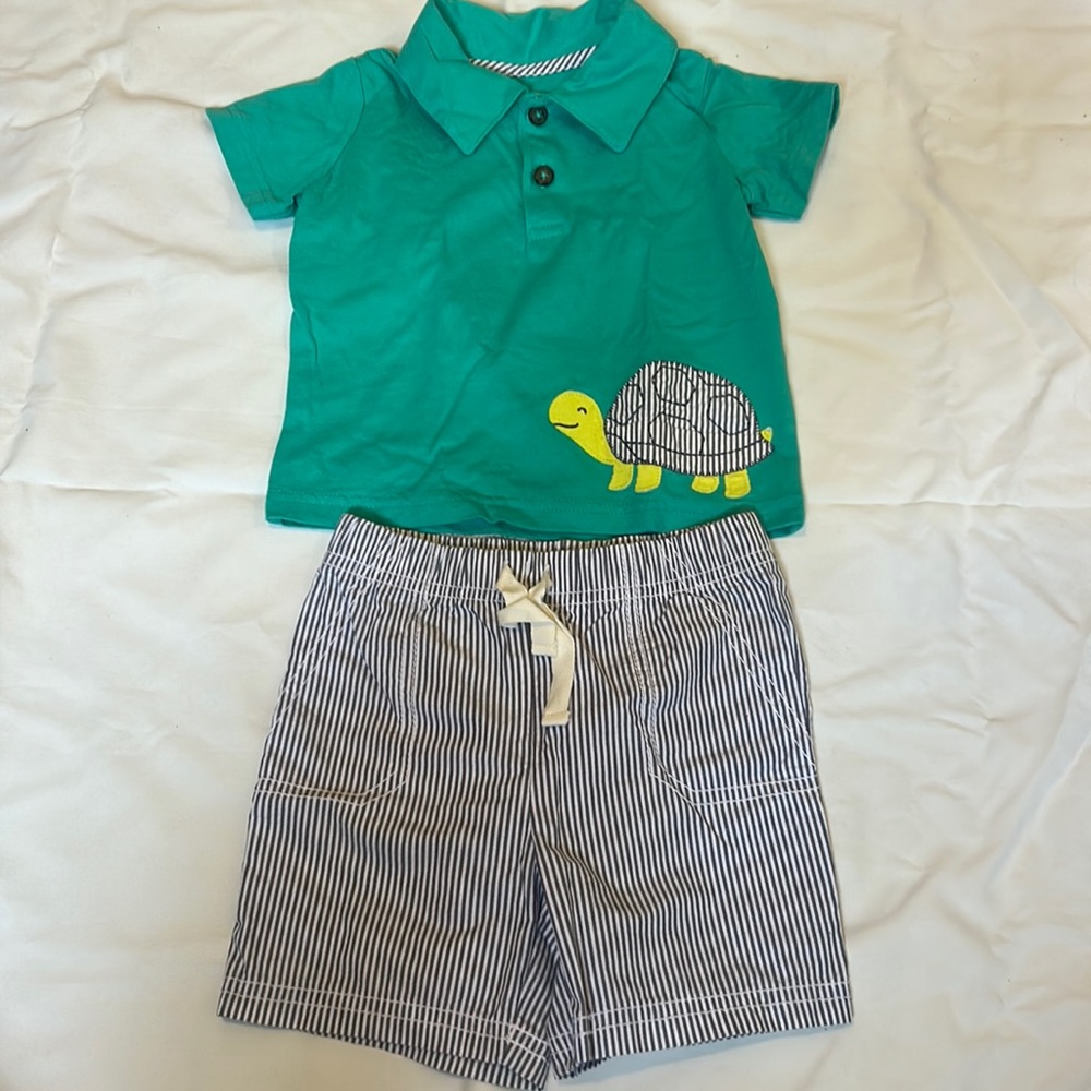 Like new 2 piece outfit for boys.